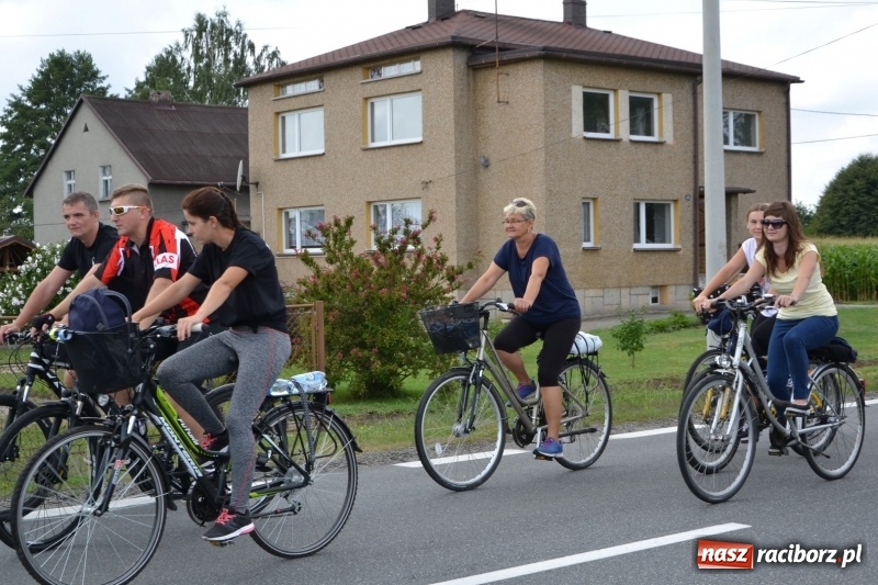 Zdjęcie w galerii na portalu naszraciborz.pl: Ponad 250 rowerzystów na trasie rajdu gminy Krzyżanowice i firmy Alas Utex wiadomości z regionu