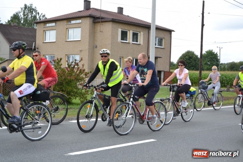 Zdjęcie w galerii na portalu naszraciborz.pl: Ponad 250 rowerzystów na trasie rajdu gminy Krzyżanowice i firmy Alas Utex wiadomości z regionu