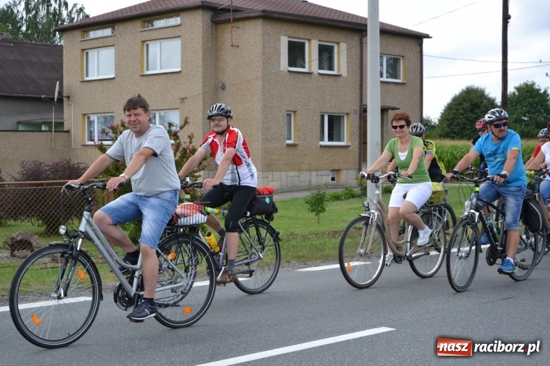 Zdjęcie w galerii na portalu naszraciborz.pl: Ponad 250 rowerzystów na trasie rajdu gminy Krzyżanowice i firmy Alas Utex wiadomości z regionu