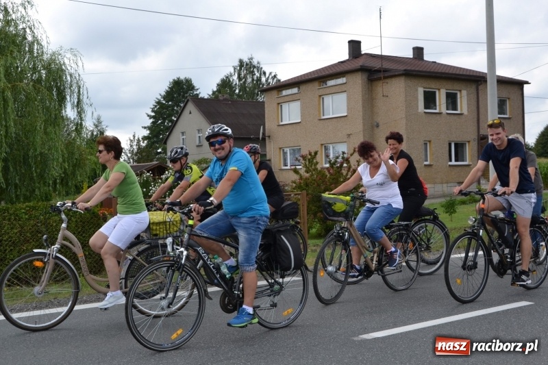 Zdjęcie w galerii na portalu naszraciborz.pl: Ponad 250 rowerzystów na trasie rajdu gminy Krzyżanowice i firmy Alas Utex wiadomości z regionu
