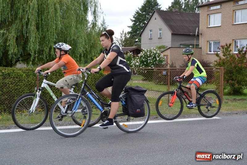 Zdjęcie w galerii na portalu naszraciborz.pl: Ponad 250 rowerzystów na trasie rajdu gminy Krzyżanowice i firmy Alas Utex wiadomości z regionu