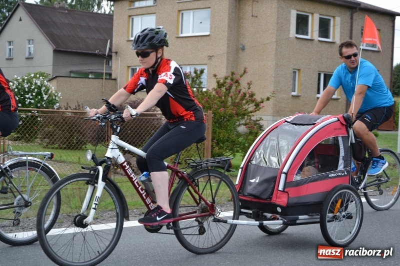 Zdjęcie w galerii na portalu naszraciborz.pl: Ponad 250 rowerzystów na trasie rajdu gminy Krzyżanowice i firmy Alas Utex wiadomości z regionu