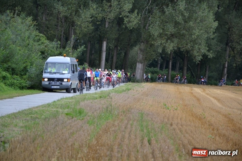 Zdjęcie w galerii na portalu naszraciborz.pl: Ponad 250 rowerzystów na trasie rajdu gminy Krzyżanowice i firmy Alas Utex wiadomości z regionu
