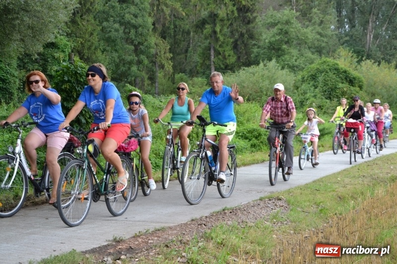 Zdjęcie w galerii na portalu naszraciborz.pl: Ponad 250 rowerzystów na trasie rajdu gminy Krzyżanowice i firmy Alas Utex wiadomości z regionu