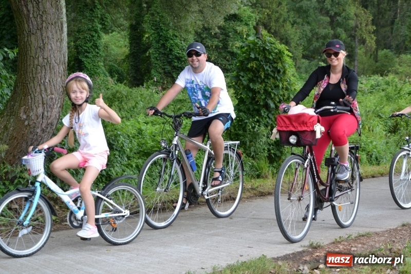 Zdjęcie w galerii na portalu naszraciborz.pl: Ponad 250 rowerzystów na trasie rajdu gminy Krzyżanowice i firmy Alas Utex wiadomości z regionu