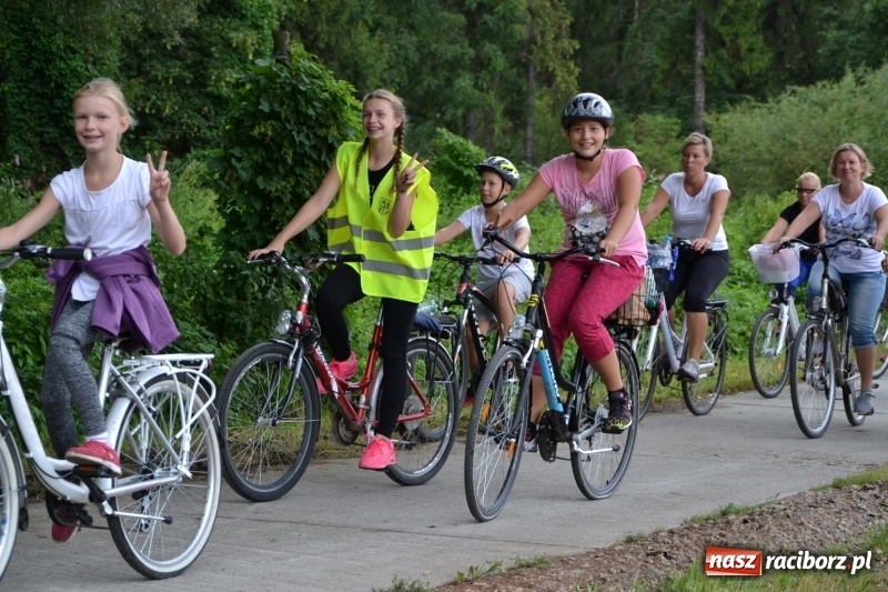 Zdjęcie w galerii na portalu naszraciborz.pl: Ponad 250 rowerzystów na trasie rajdu gminy Krzyżanowice i firmy Alas Utex wiadomości z regionu
