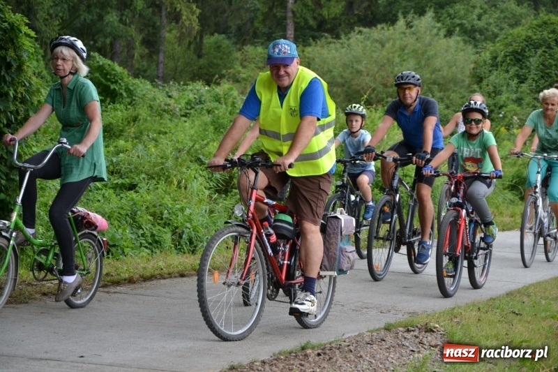 Zdjęcie w galerii na portalu naszraciborz.pl: Ponad 250 rowerzystów na trasie rajdu gminy Krzyżanowice i firmy Alas Utex wiadomości z regionu
