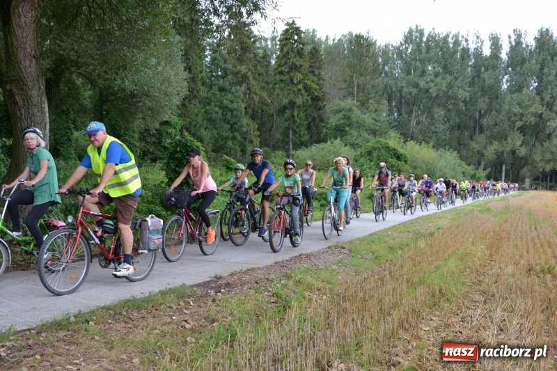 Zdjęcie w galerii na portalu naszraciborz.pl: Ponad 250 rowerzystów na trasie rajdu gminy Krzyżanowice i firmy Alas Utex wiadomości z regionu