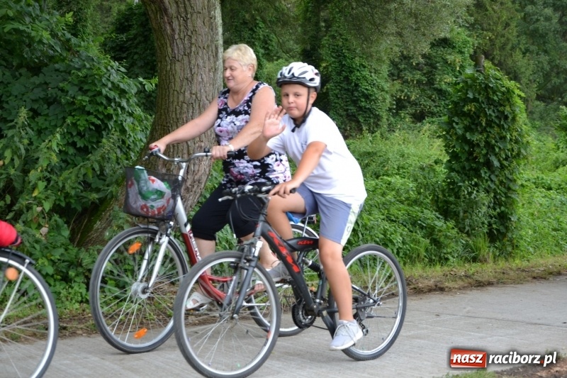 Zdjęcie w galerii na portalu naszraciborz.pl: Ponad 250 rowerzystów na trasie rajdu gminy Krzyżanowice i firmy Alas Utex wiadomości z regionu