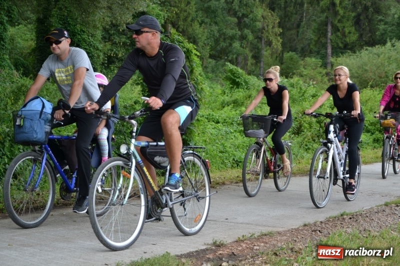 Zdjęcie w galerii na portalu naszraciborz.pl: Ponad 250 rowerzystów na trasie rajdu gminy Krzyżanowice i firmy Alas Utex wiadomości z regionu