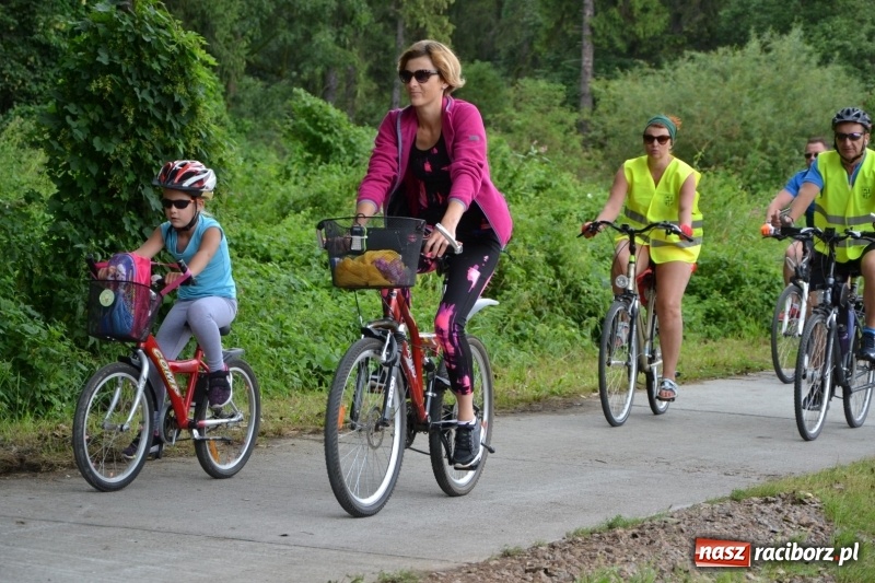 Zdjęcie w galerii na portalu naszraciborz.pl: Ponad 250 rowerzystów na trasie rajdu gminy Krzyżanowice i firmy Alas Utex wiadomości z regionu