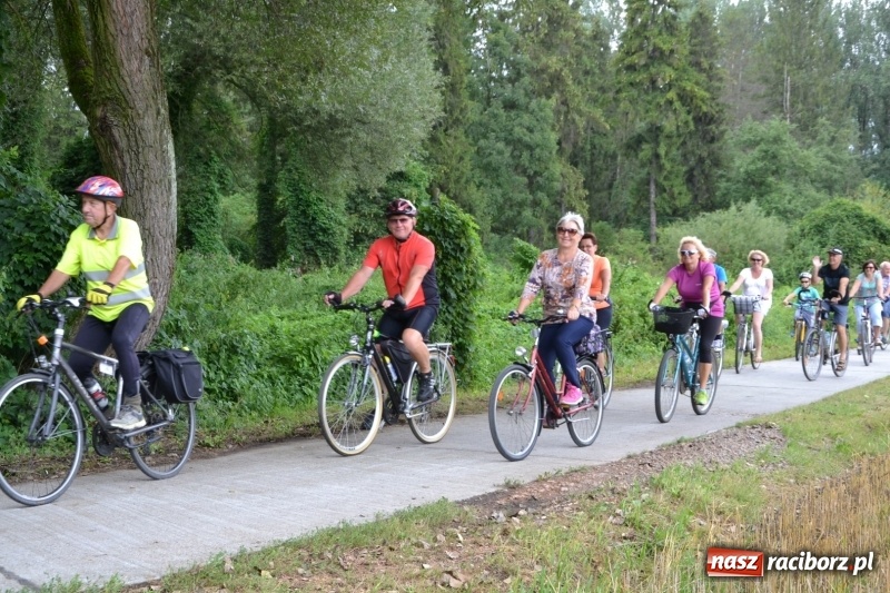 Zdjęcie w galerii na portalu naszraciborz.pl: Ponad 250 rowerzystów na trasie rajdu gminy Krzyżanowice i firmy Alas Utex wiadomości z regionu