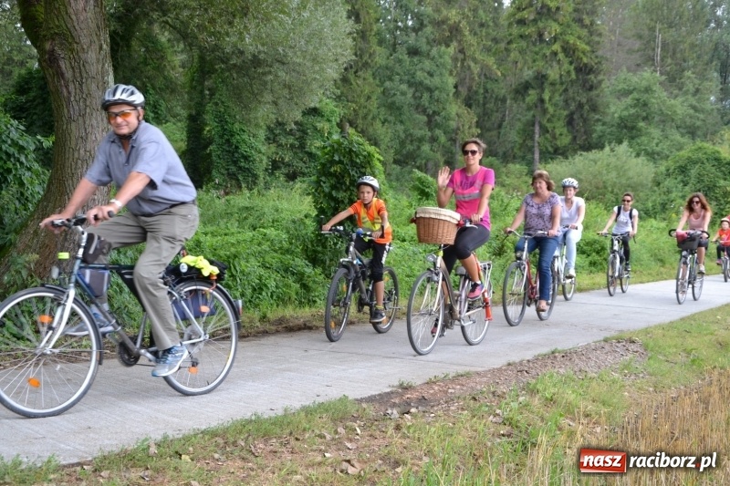 Zdjęcie w galerii na portalu naszraciborz.pl: Ponad 250 rowerzystów na trasie rajdu gminy Krzyżanowice i firmy Alas Utex wiadomości z regionu