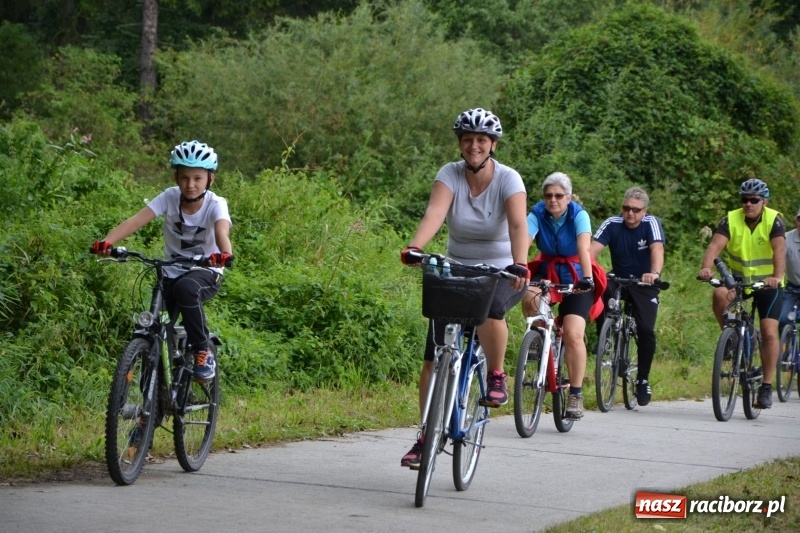 Zdjęcie w galerii na portalu naszraciborz.pl: Ponad 250 rowerzystów na trasie rajdu gminy Krzyżanowice i firmy Alas Utex wiadomości z regionu