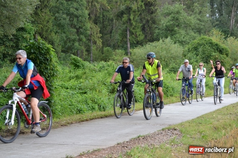 Zdjęcie w galerii na portalu naszraciborz.pl: Ponad 250 rowerzystów na trasie rajdu gminy Krzyżanowice i firmy Alas Utex wiadomości z regionu