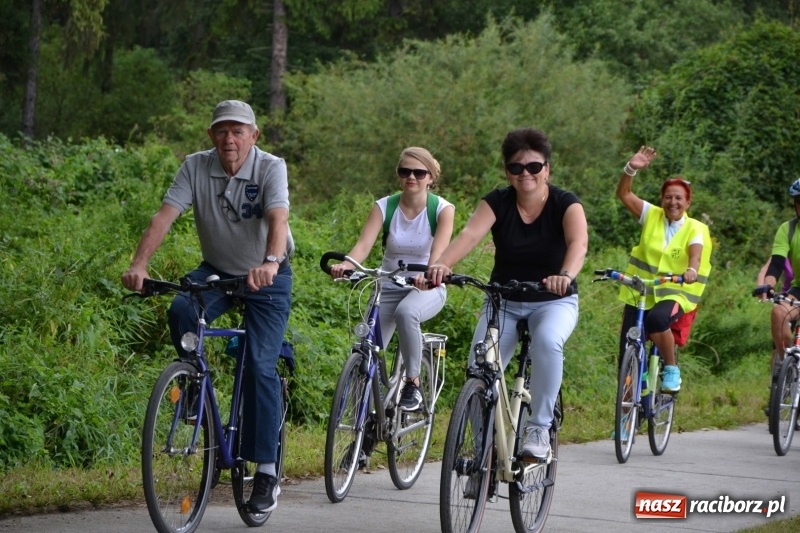 Zdjęcie w galerii na portalu naszraciborz.pl: Ponad 250 rowerzystów na trasie rajdu gminy Krzyżanowice i firmy Alas Utex wiadomości z regionu