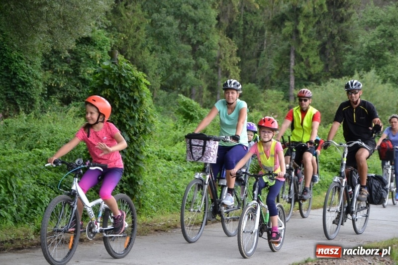 Zdjęcie w galerii na portalu naszraciborz.pl: Ponad 250 rowerzystów na trasie rajdu gminy Krzyżanowice i firmy Alas Utex wiadomości z regionu