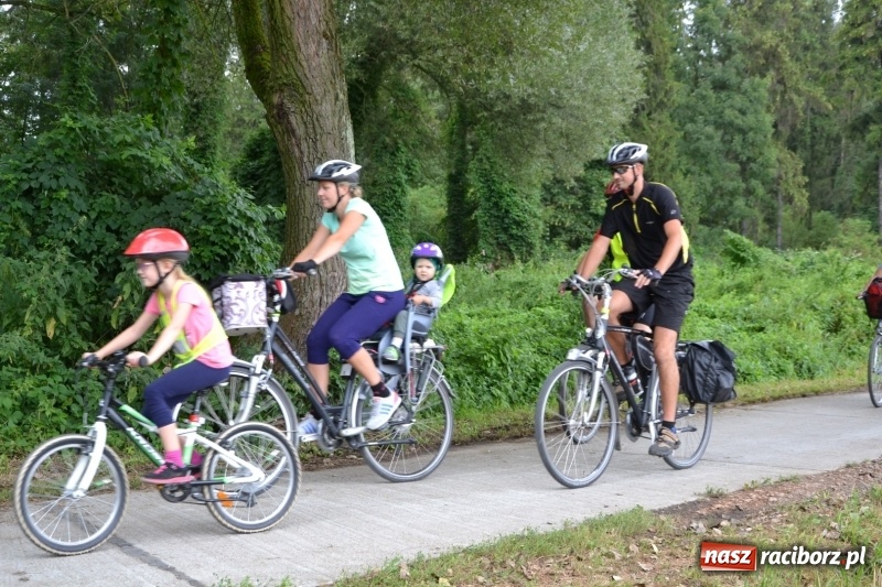 Zdjęcie w galerii na portalu naszraciborz.pl: Ponad 250 rowerzystów na trasie rajdu gminy Krzyżanowice i firmy Alas Utex wiadomości z regionu