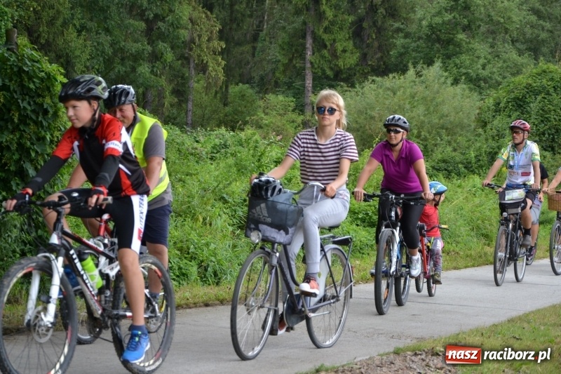 Zdjęcie w galerii na portalu naszraciborz.pl: Ponad 250 rowerzystów na trasie rajdu gminy Krzyżanowice i firmy Alas Utex wiadomości z regionu