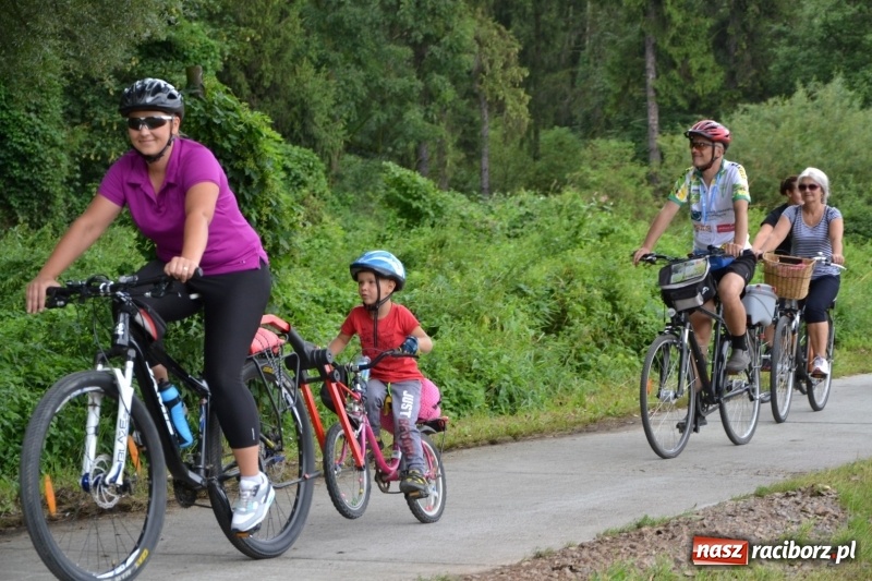 Zdjęcie w galerii na portalu naszraciborz.pl: Ponad 250 rowerzystów na trasie rajdu gminy Krzyżanowice i firmy Alas Utex wiadomości z regionu