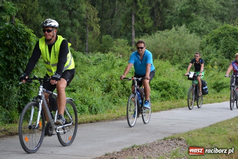Zdjęcie w galerii na portalu naszraciborz.pl: Ponad 250 rowerzystów na trasie rajdu gminy Krzyżanowice i firmy Alas Utex wiadomości z regionu