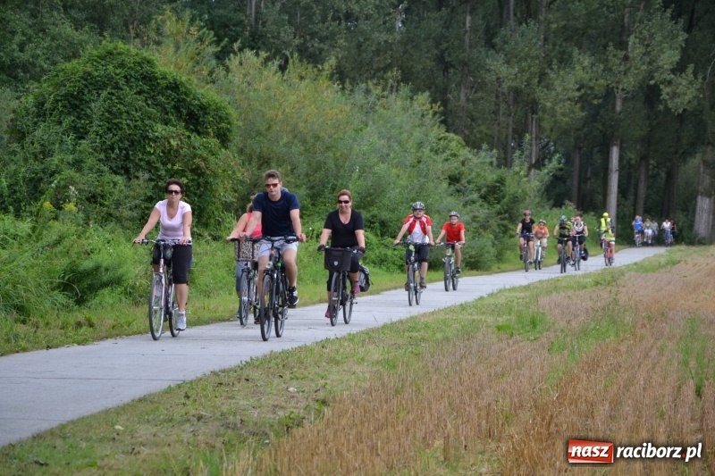 Zdjęcie w galerii na portalu naszraciborz.pl: Ponad 250 rowerzystów na trasie rajdu gminy Krzyżanowice i firmy Alas Utex wiadomości z regionu