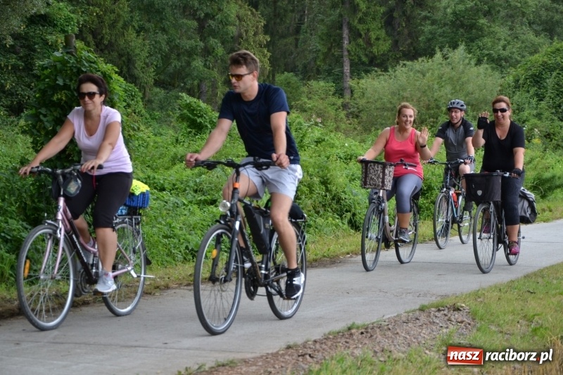 Zdjęcie w galerii na portalu naszraciborz.pl: Ponad 250 rowerzystów na trasie rajdu gminy Krzyżanowice i firmy Alas Utex wiadomości z regionu