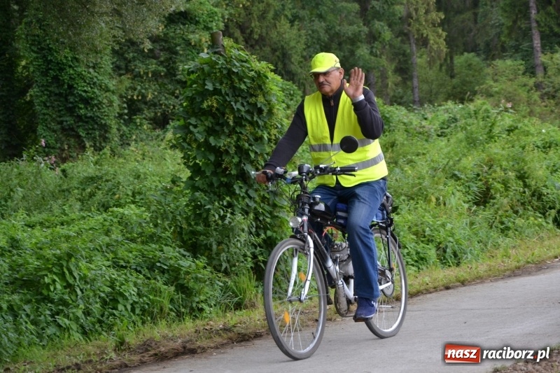 Zdjęcie w galerii na portalu naszraciborz.pl: Ponad 250 rowerzystów na trasie rajdu gminy Krzyżanowice i firmy Alas Utex wiadomości z regionu