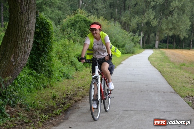 Zdjęcie w galerii na portalu naszraciborz.pl: Ponad 250 rowerzystów na trasie rajdu gminy Krzyżanowice i firmy Alas Utex wiadomości z regionu