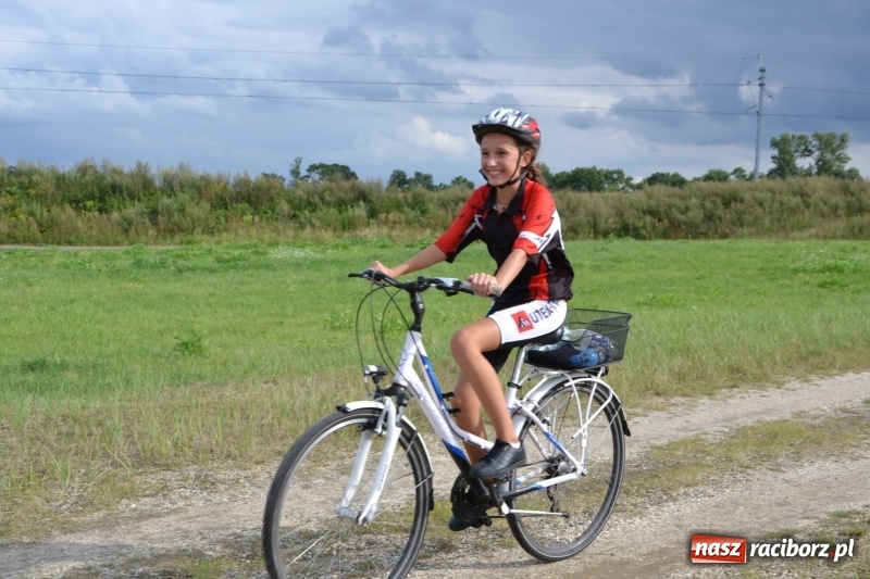 Zdjęcie w galerii na portalu naszraciborz.pl: Ponad 250 rowerzystów na trasie rajdu gminy Krzyżanowice i firmy Alas Utex wiadomości z regionu
