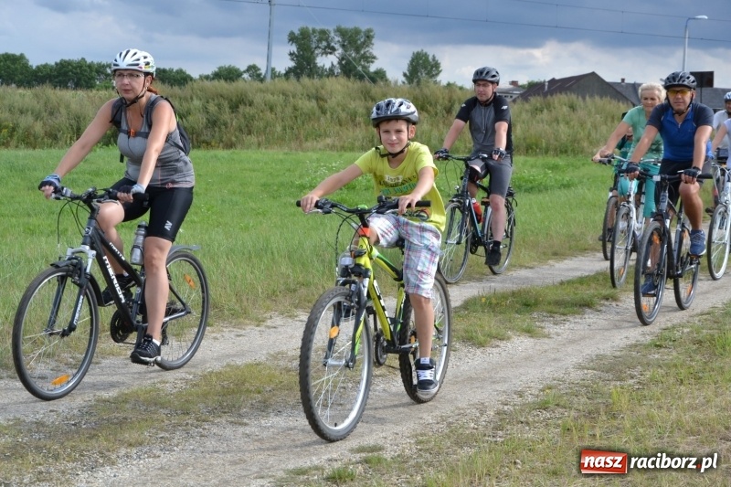 Zdjęcie w galerii na portalu naszraciborz.pl: Ponad 250 rowerzystów na trasie rajdu gminy Krzyżanowice i firmy Alas Utex wiadomości z regionu
