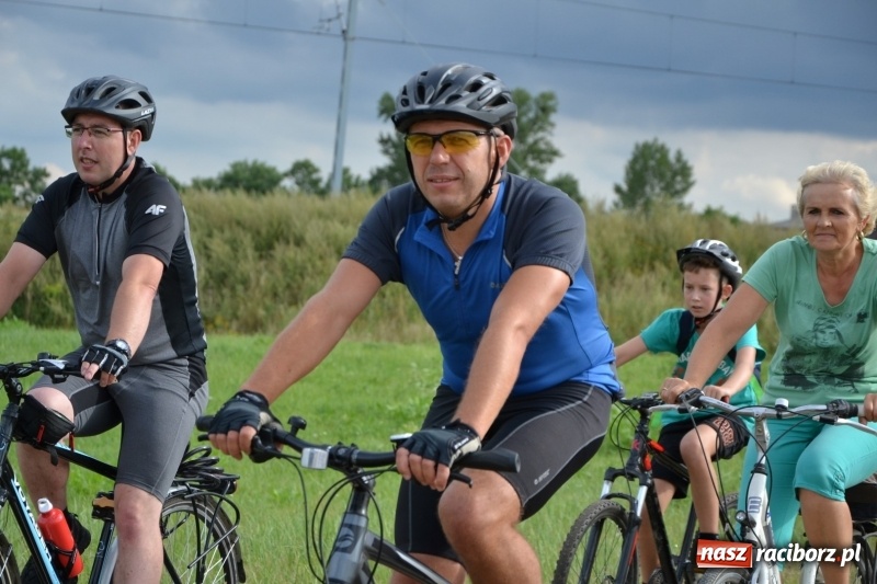 Zdjęcie w galerii na portalu naszraciborz.pl: Ponad 250 rowerzystów na trasie rajdu gminy Krzyżanowice i firmy Alas Utex wiadomości z regionu