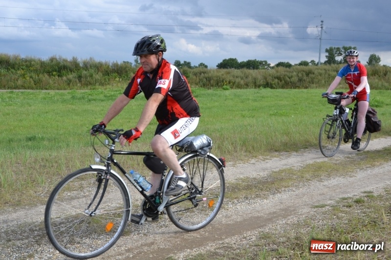 Zdjęcie w galerii na portalu naszraciborz.pl: Ponad 250 rowerzystów na trasie rajdu gminy Krzyżanowice i firmy Alas Utex wiadomości z regionu
