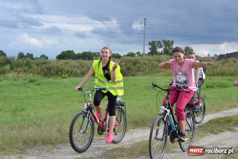 Zdjęcie w galerii na portalu naszraciborz.pl: Ponad 250 rowerzystów na trasie rajdu gminy Krzyżanowice i firmy Alas Utex wiadomości z regionu
