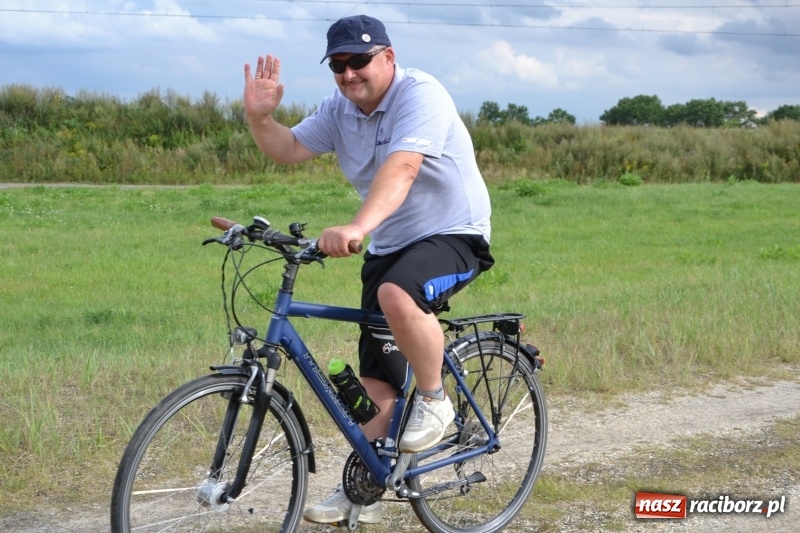 Zdjęcie w galerii na portalu naszraciborz.pl: Ponad 250 rowerzystów na trasie rajdu gminy Krzyżanowice i firmy Alas Utex wiadomości z regionu