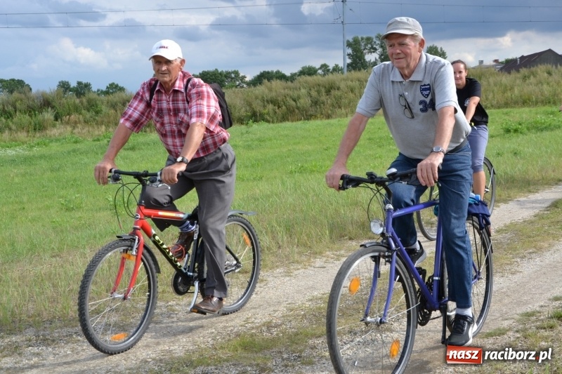 Zdjęcie w galerii na portalu naszraciborz.pl: Ponad 250 rowerzystów na trasie rajdu gminy Krzyżanowice i firmy Alas Utex wiadomości z regionu