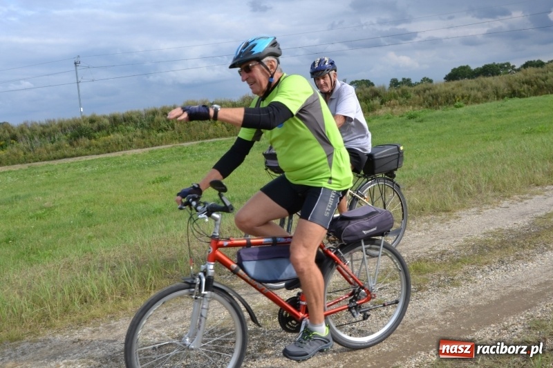 Zdjęcie w galerii na portalu naszraciborz.pl: Ponad 250 rowerzystów na trasie rajdu gminy Krzyżanowice i firmy Alas Utex wiadomości z regionu