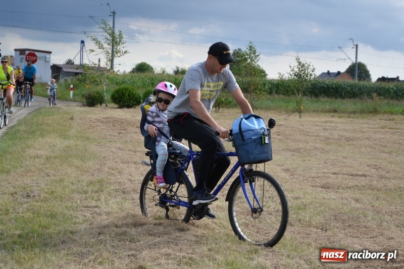 Zdjęcie w galerii na portalu naszraciborz.pl: Ponad 250 rowerzystów na trasie rajdu gminy Krzyżanowice i firmy Alas Utex wiadomości z regionu