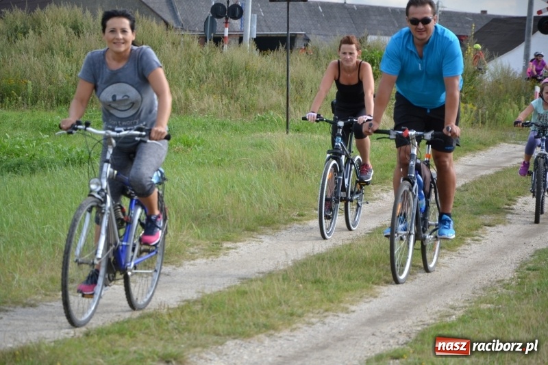Zdjęcie w galerii na portalu naszraciborz.pl: Ponad 250 rowerzystów na trasie rajdu gminy Krzyżanowice i firmy Alas Utex wiadomości z regionu