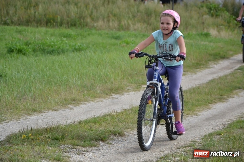 Zdjęcie w galerii na portalu naszraciborz.pl: Ponad 250 rowerzystów na trasie rajdu gminy Krzyżanowice i firmy Alas Utex wiadomości z regionu