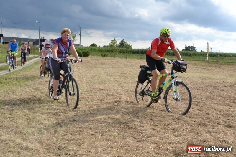 Zdjęcie w galerii na portalu naszraciborz.pl: Ponad 250 rowerzystów na trasie rajdu gminy Krzyżanowice i firmy Alas Utex wiadomości z regionu