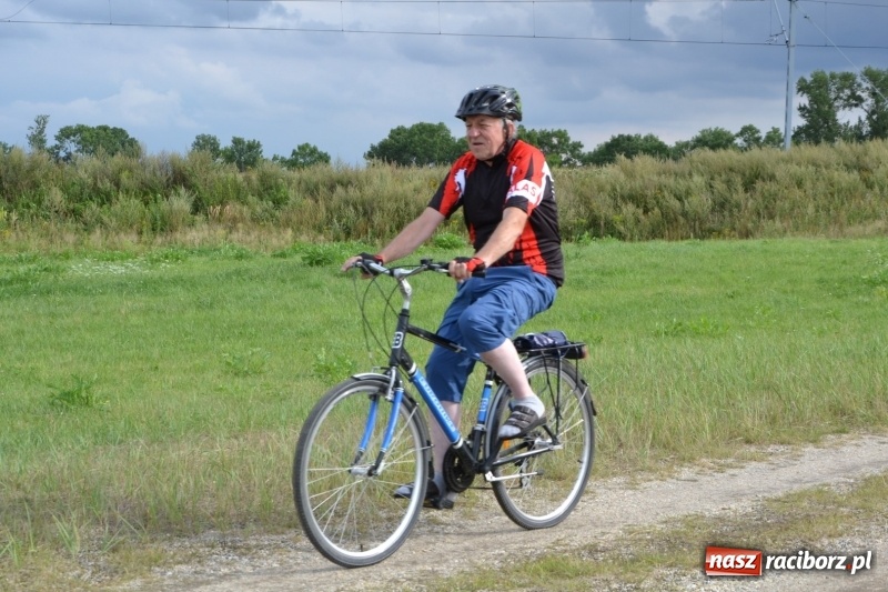 Zdjęcie w galerii na portalu naszraciborz.pl: Ponad 250 rowerzystów na trasie rajdu gminy Krzyżanowice i firmy Alas Utex wiadomości z regionu