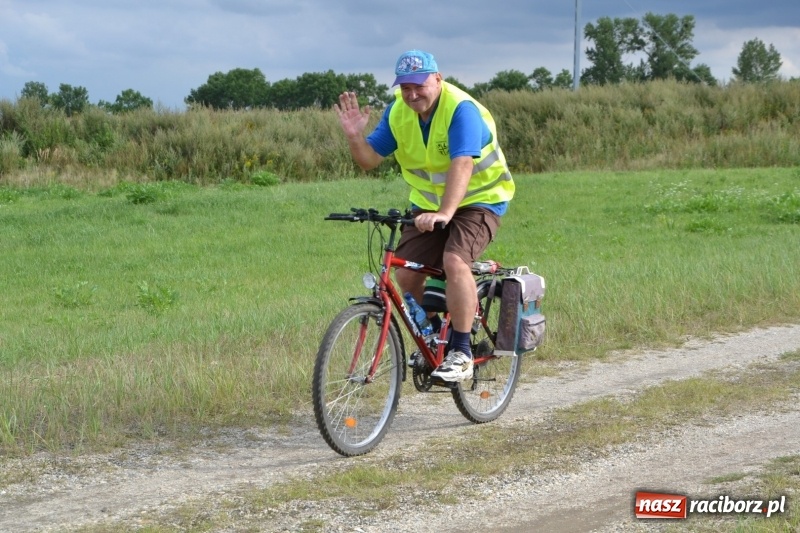 Zdjęcie w galerii na portalu naszraciborz.pl: Ponad 250 rowerzystów na trasie rajdu gminy Krzyżanowice i firmy Alas Utex wiadomości z regionu