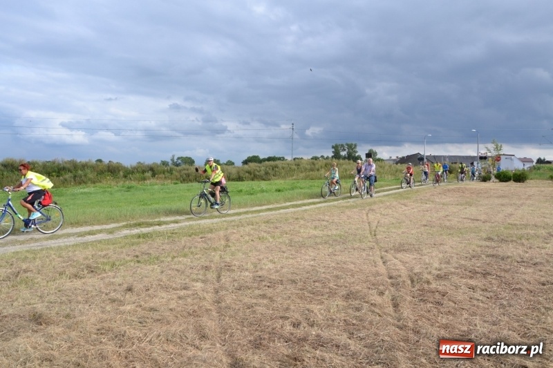 Zdjęcie w galerii na portalu naszraciborz.pl: Ponad 250 rowerzystów na trasie rajdu gminy Krzyżanowice i firmy Alas Utex wiadomości z regionu