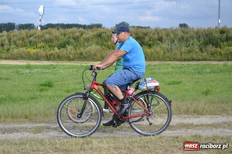 Zdjęcie w galerii na portalu naszraciborz.pl: Ponad 250 rowerzystów na trasie rajdu gminy Krzyżanowice i firmy Alas Utex wiadomości z regionu