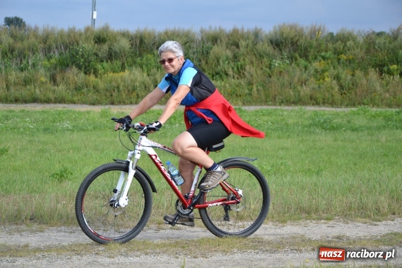 Zdjęcie w galerii na portalu naszraciborz.pl: Ponad 250 rowerzystów na trasie rajdu gminy Krzyżanowice i firmy Alas Utex wiadomości z regionu