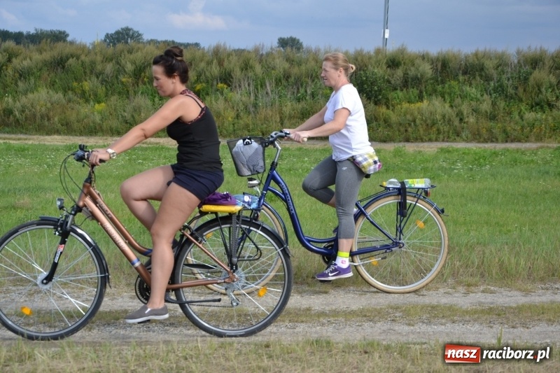 Zdjęcie w galerii na portalu naszraciborz.pl: Ponad 250 rowerzystów na trasie rajdu gminy Krzyżanowice i firmy Alas Utex wiadomości z regionu