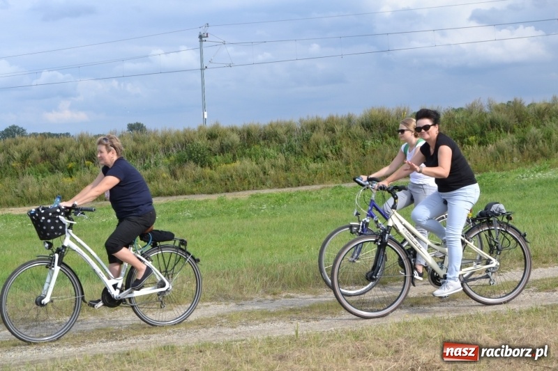 Zdjęcie w galerii na portalu naszraciborz.pl: Ponad 250 rowerzystów na trasie rajdu gminy Krzyżanowice i firmy Alas Utex wiadomości z regionu