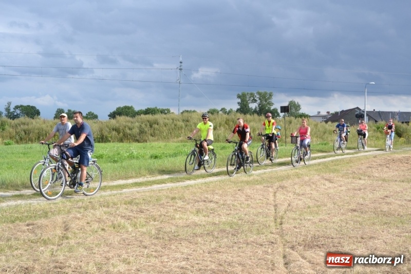 Zdjęcie w galerii na portalu naszraciborz.pl: Ponad 250 rowerzystów na trasie rajdu gminy Krzyżanowice i firmy Alas Utex wiadomości z regionu