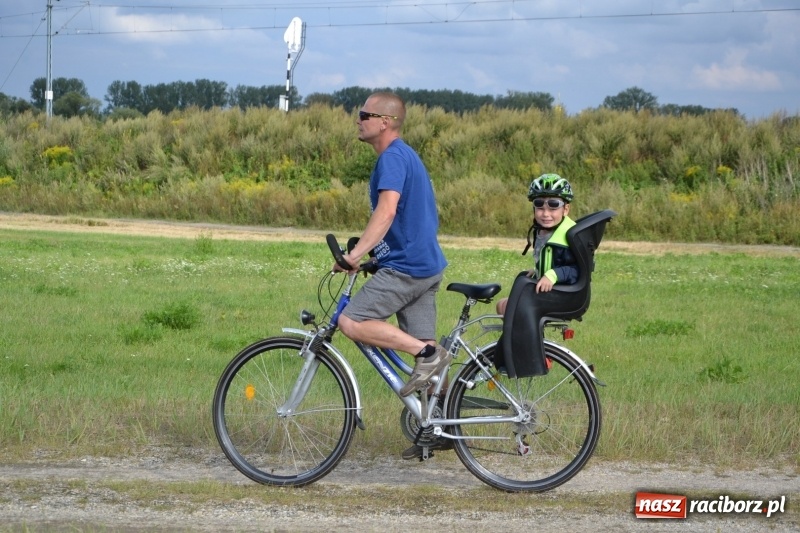 Zdjęcie w galerii na portalu naszraciborz.pl: Ponad 250 rowerzystów na trasie rajdu gminy Krzyżanowice i firmy Alas Utex wiadomości z regionu